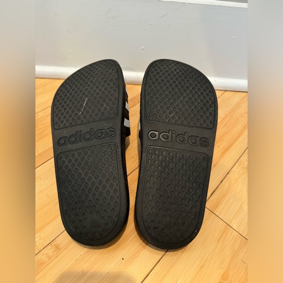 Adidas striped slides - Picture 2 of 3